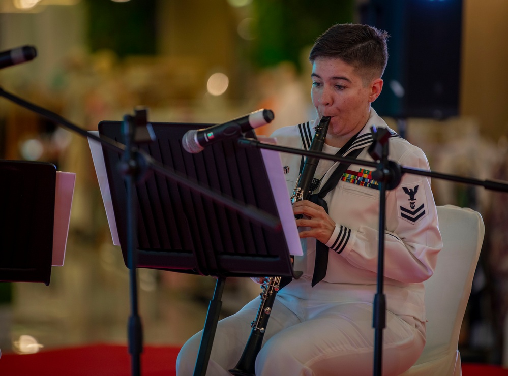 7th Fleet Band Performs at Royal Garden Plaza
