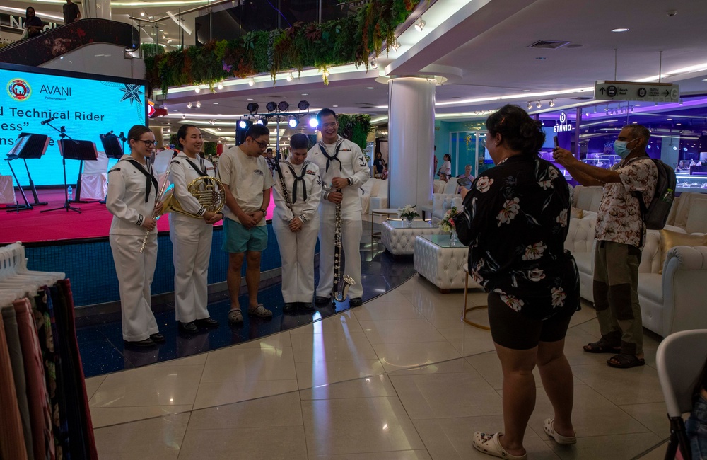 7th Fleet Band Performs at Royal Garden Plaza