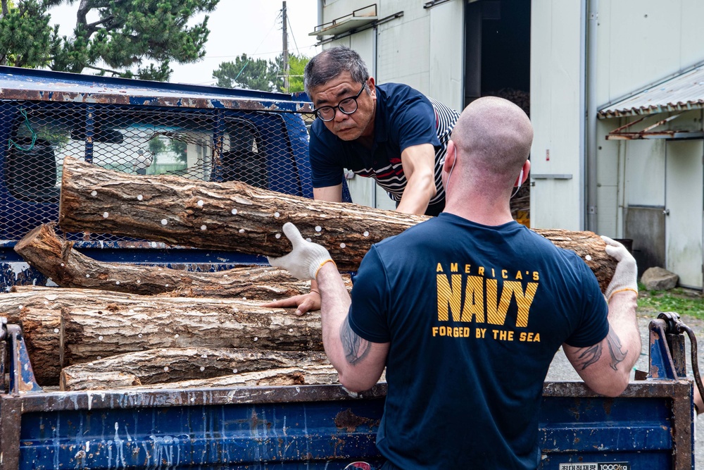 Theodore Roosevelt Lends a Helping Hand at Kojedo Aikwangwon