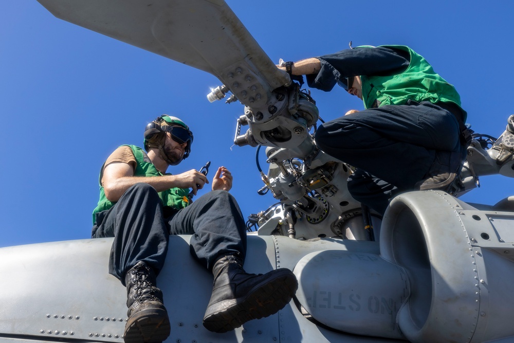 USS Rafael Peralta MH-60R Maintenance