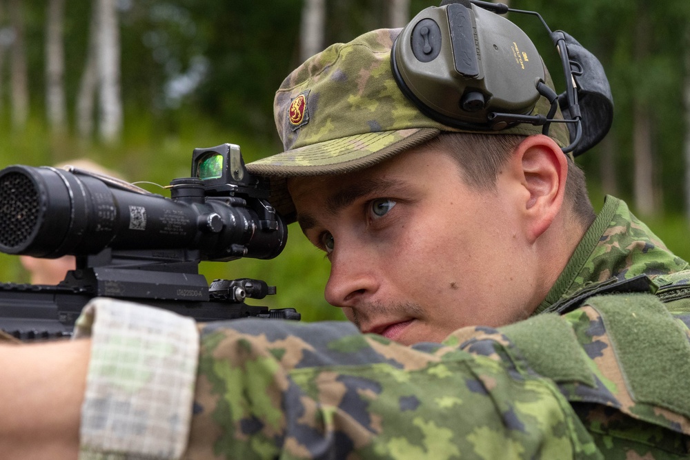 Finnish Conscripts Train with U.S. Service Weapons