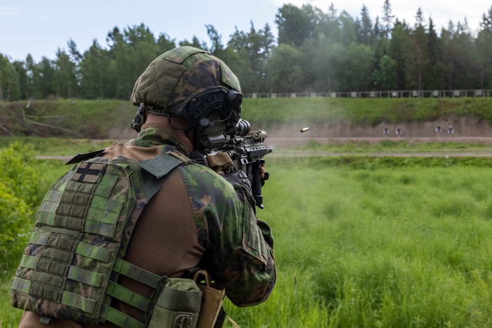 Finnish Conscripts Train with U.S. Service Weapons