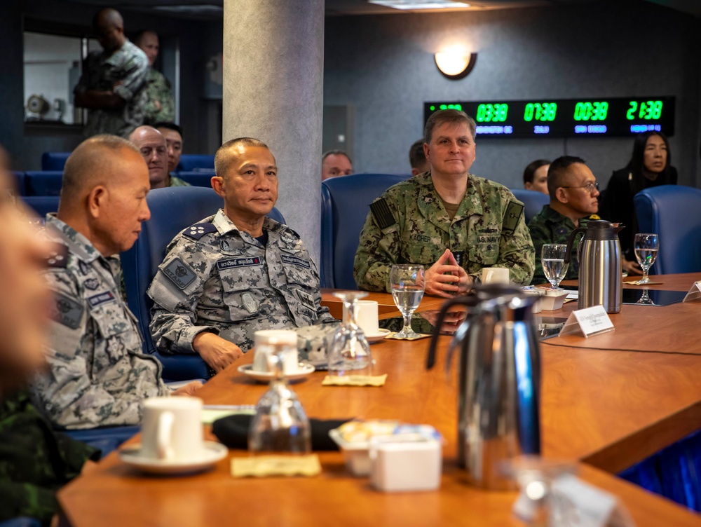 Royal Thai Army Chief of Defense Forces visits C7F