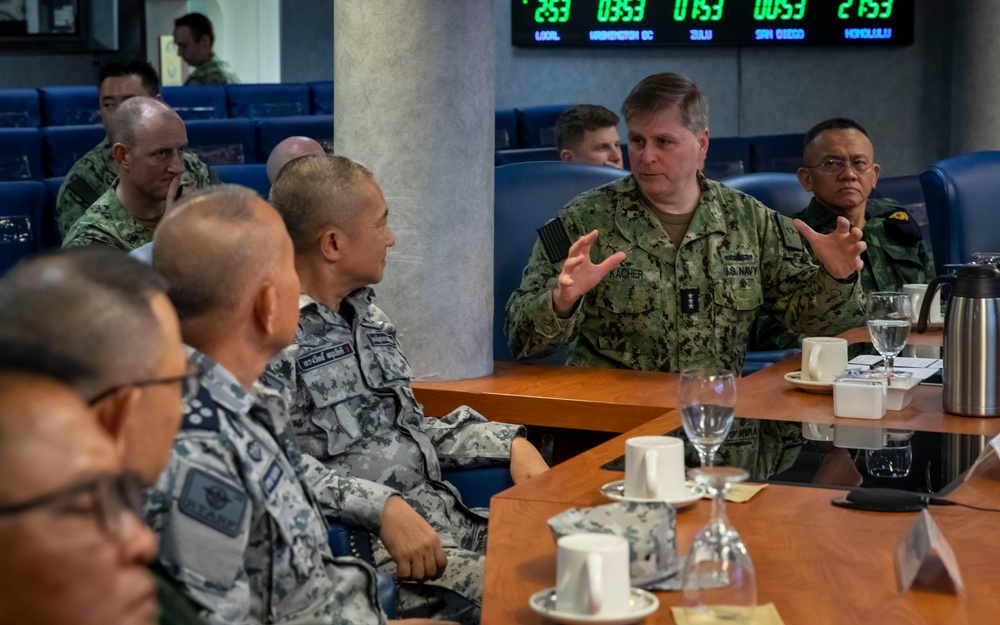 Royal Thai Army Chief of Defense Forces visits C7F