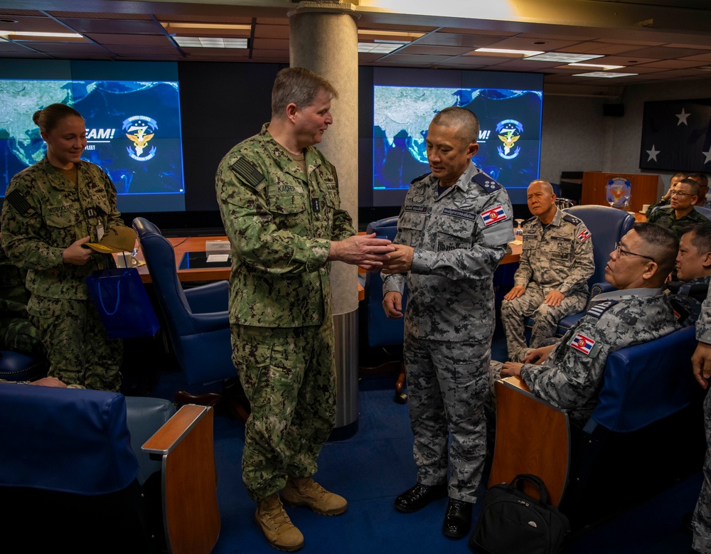 Royal Thai Army Chief of Defense Forces visits C7F