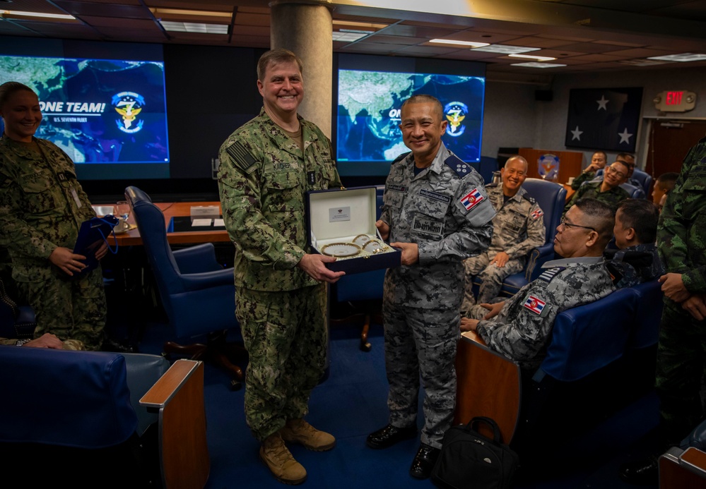 Royal Thai Army Chief of Defense Forces visits C7F