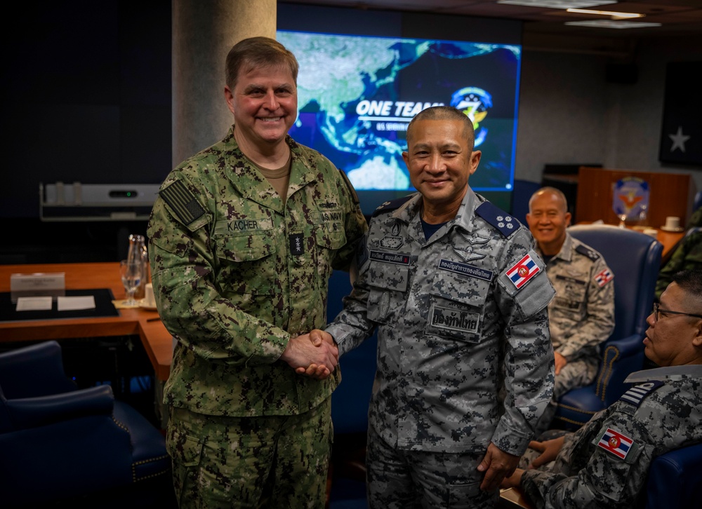 Royal Thai Army Chief of Defense Forces visits C7F