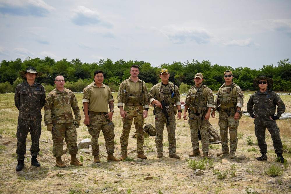 US, ROKAF conduct training to enhance tactical airlift capabilities