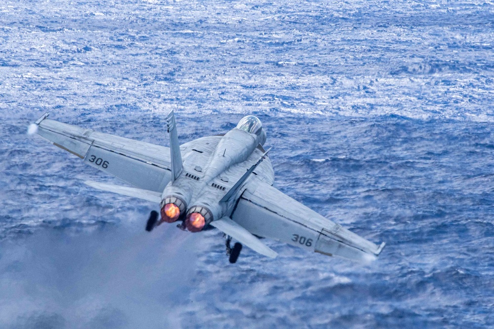 USS Ronald Reagan (CVN 76) conducts air combat-skills practice