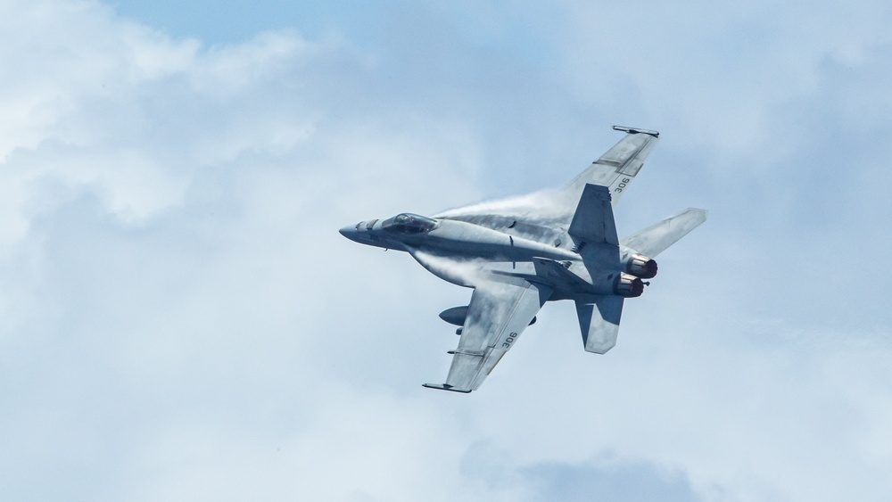 USS Ronald Reagan (CVN 76) conducts air combat-skills practice