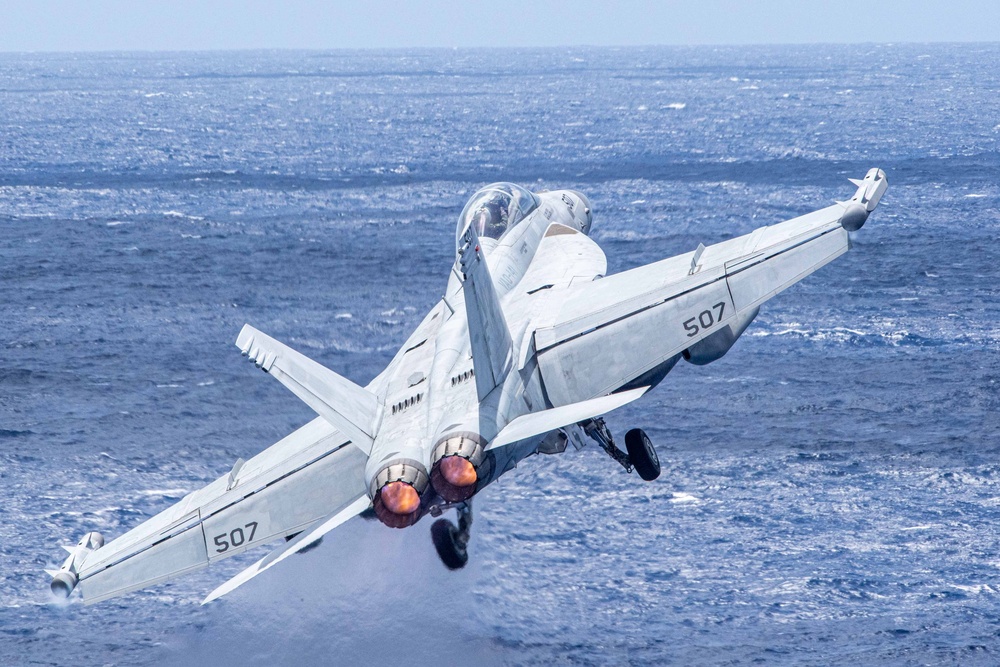 USS Ronald Reagan (CVN 76) conducts air combat-skills practice
