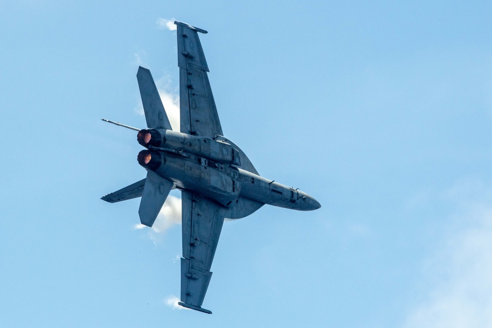 USS Ronald Reagan (CVN 76) conducts air combat-skills practice