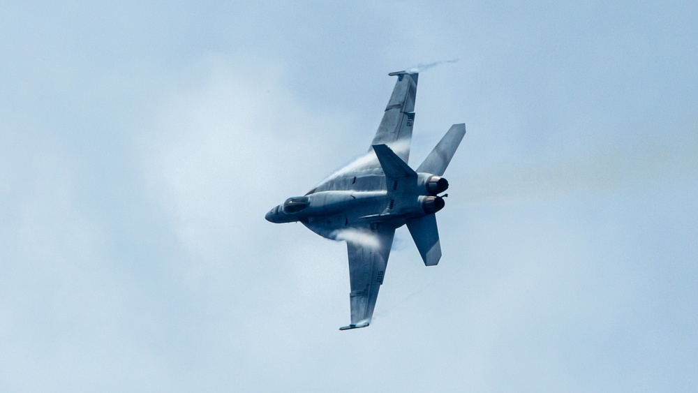 USS Ronald Reagan (CVN 76) conducts air combat-skills practice