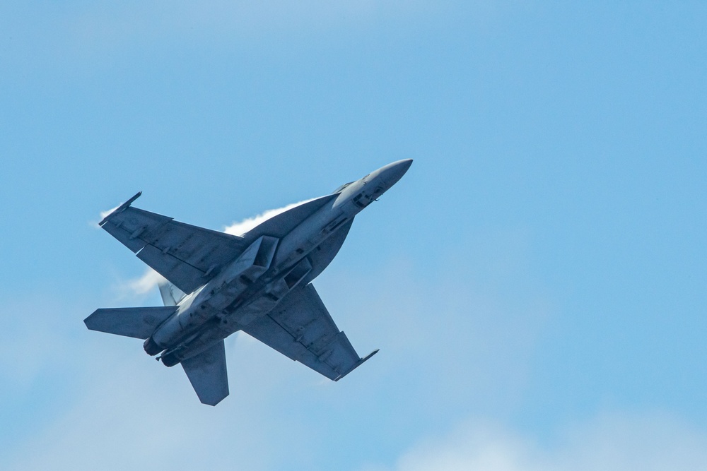 USS Ronald Reagan (CVN 76) conducts air combat-skills practice