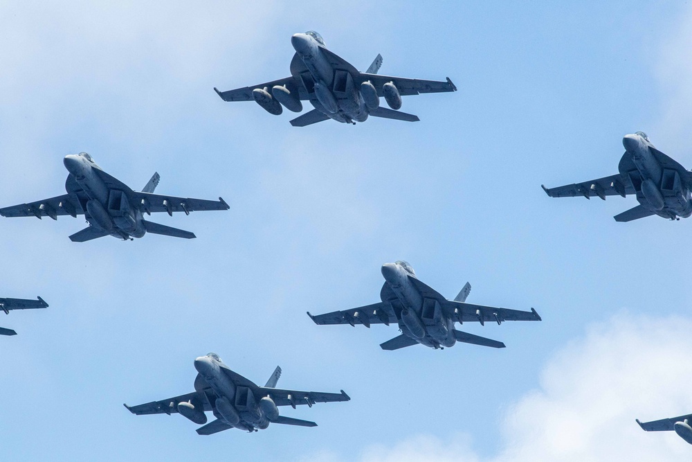 USS Ronald Reagan (CVN 76) conducts air combat-skills practice