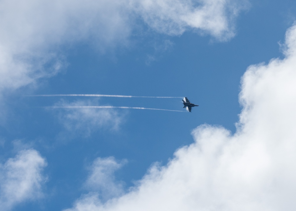 USS Ronald Reagan (CVN 76) conducts air combat-skills practice