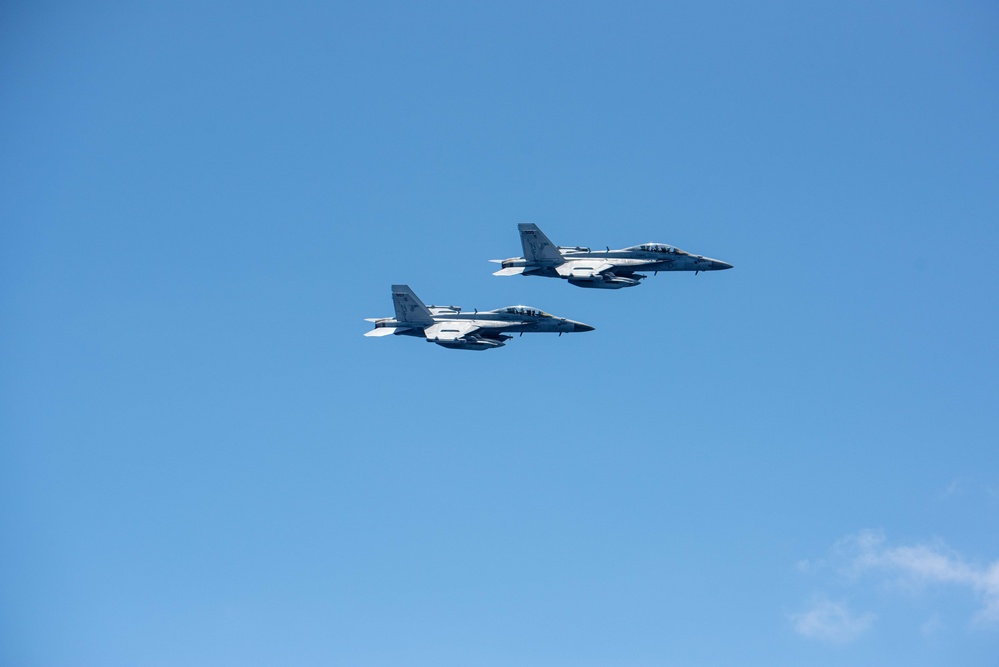 USS Ronald Reagan (CVN 76) conducts air combat-skills practice