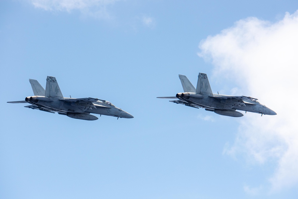 USS Ronald Reagan (CVN 76) conducts air combat-skills practice