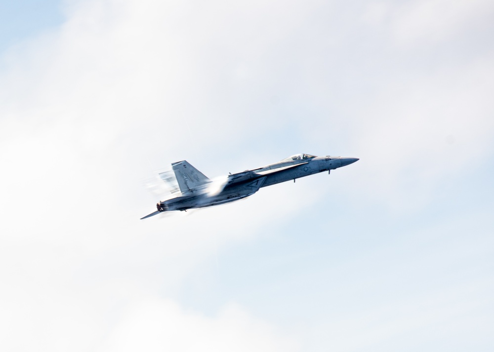 USS Ronald Reagan (CVN 76) conducts air combat-skills practice