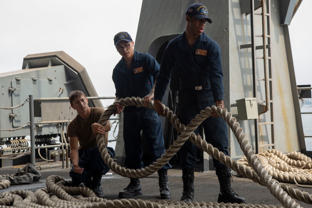 Abraham Lincoln Sailors fake down lines