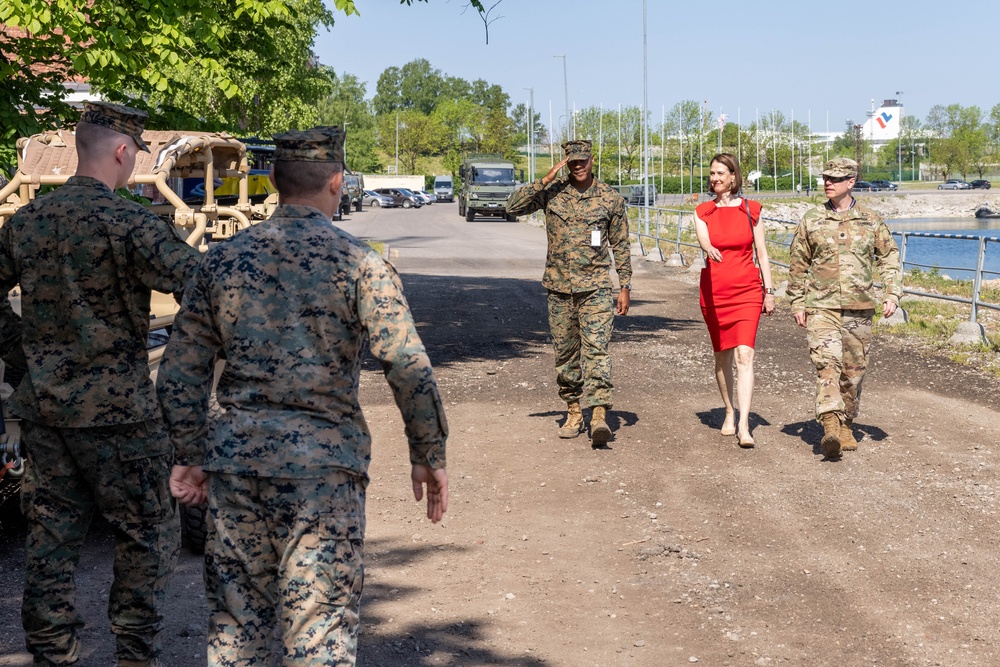 Marines with MRC Demonstrate Capabilities to Distinguished Visitors