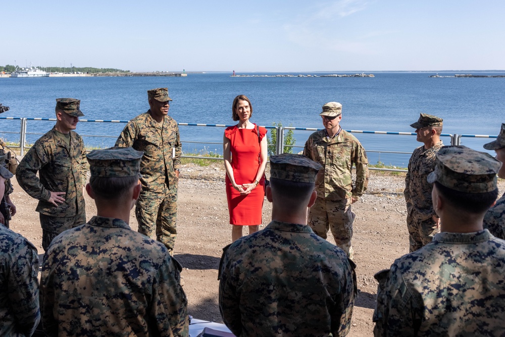 Marines with MRC Demonstrate Capabilities to Distinguished Visitors