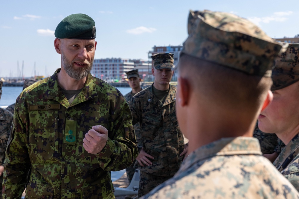 Marines with MRC Demonstrate Capabilities to Distinguished Visitors