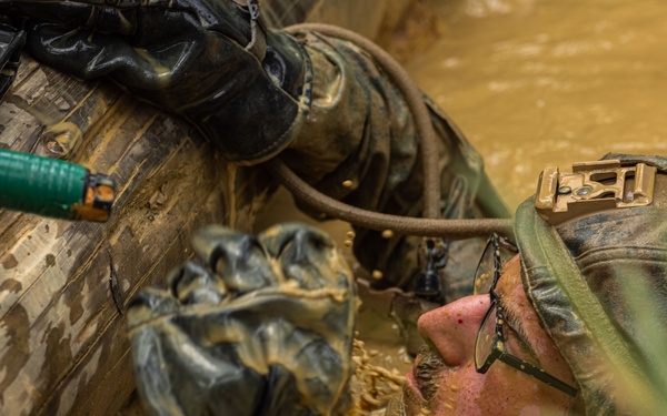 12th MLR Marines Take on the E-Course at JWTC