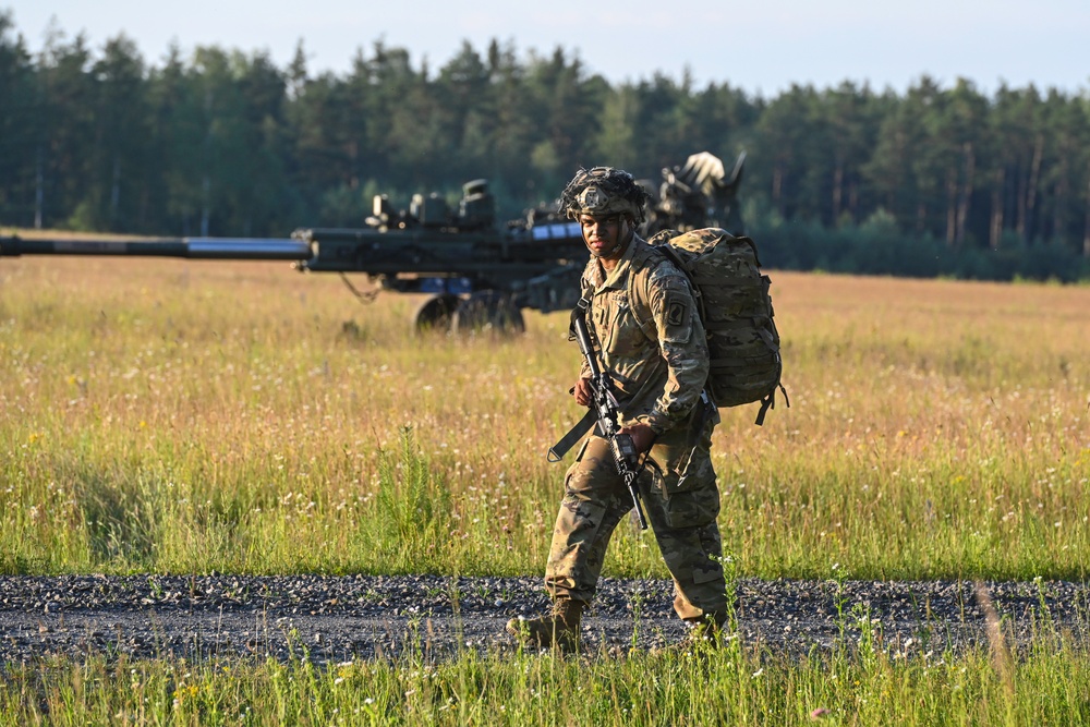 173rd Airborne Brigade - Heavy Drop with Artillery Live Fire