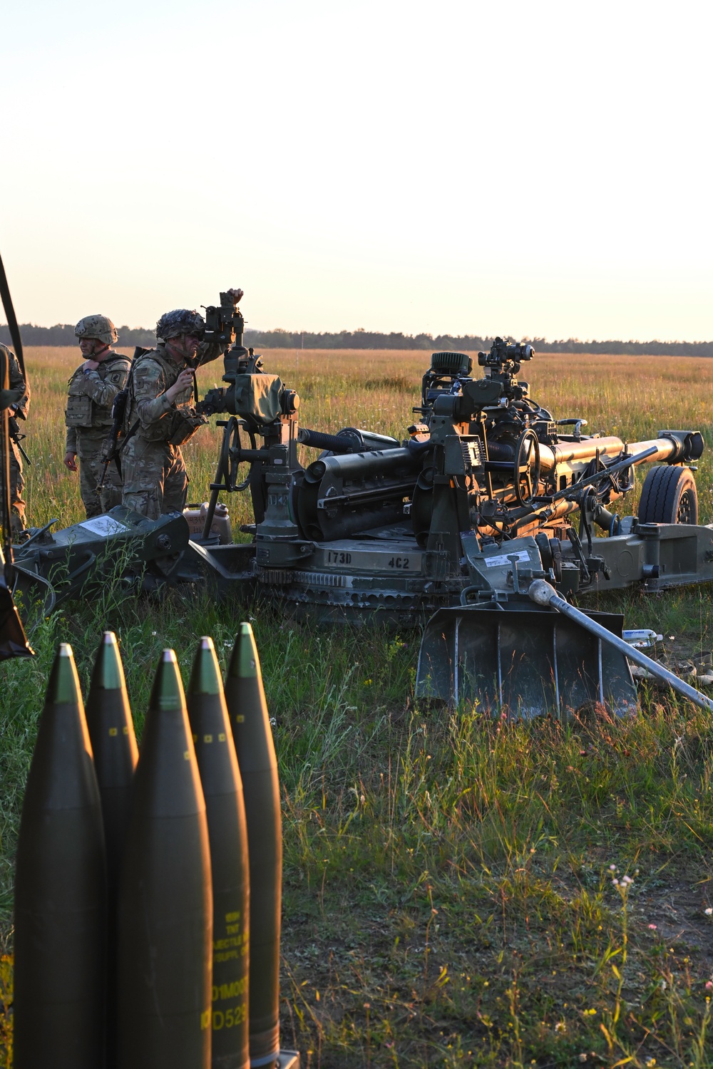 173rd Airborne Brigade - Heavy Drop with Artillery Live Fire