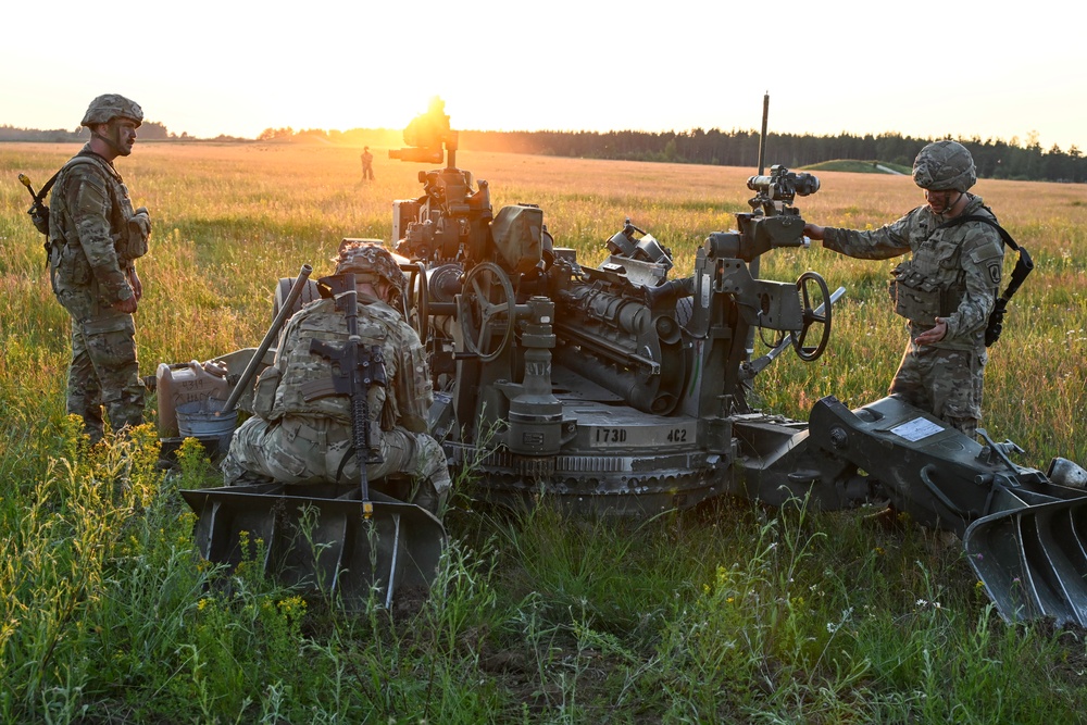 173rd Airborne Brigade - Heavy Drop with Artillery Live Fire