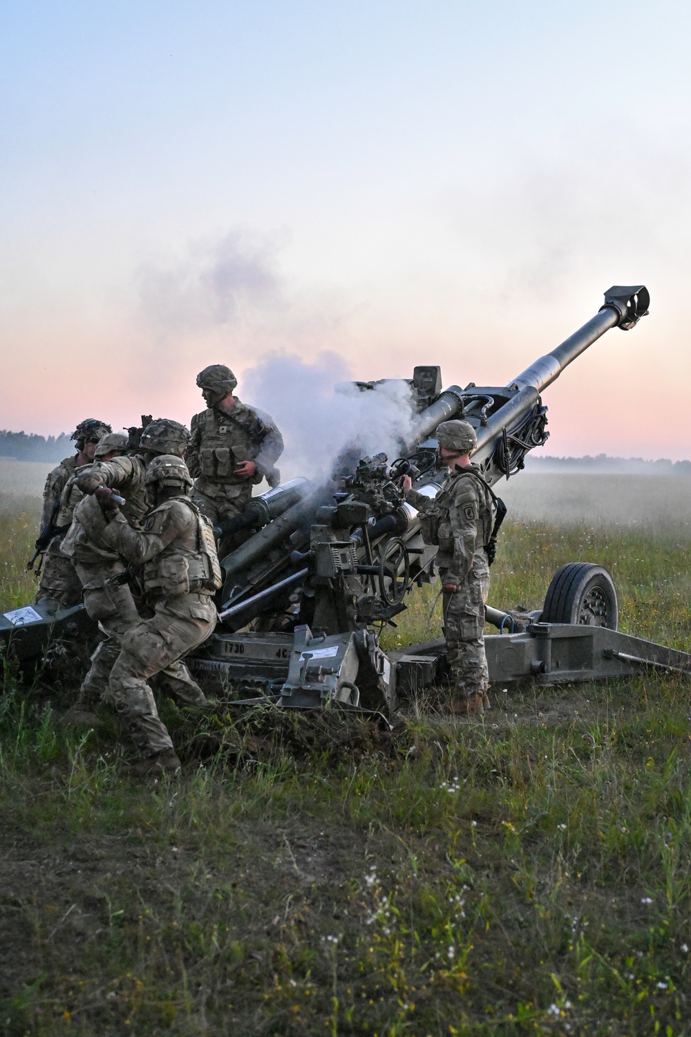 173rd Airborne Brigade - Heavy Drop with Artillery Live Fire