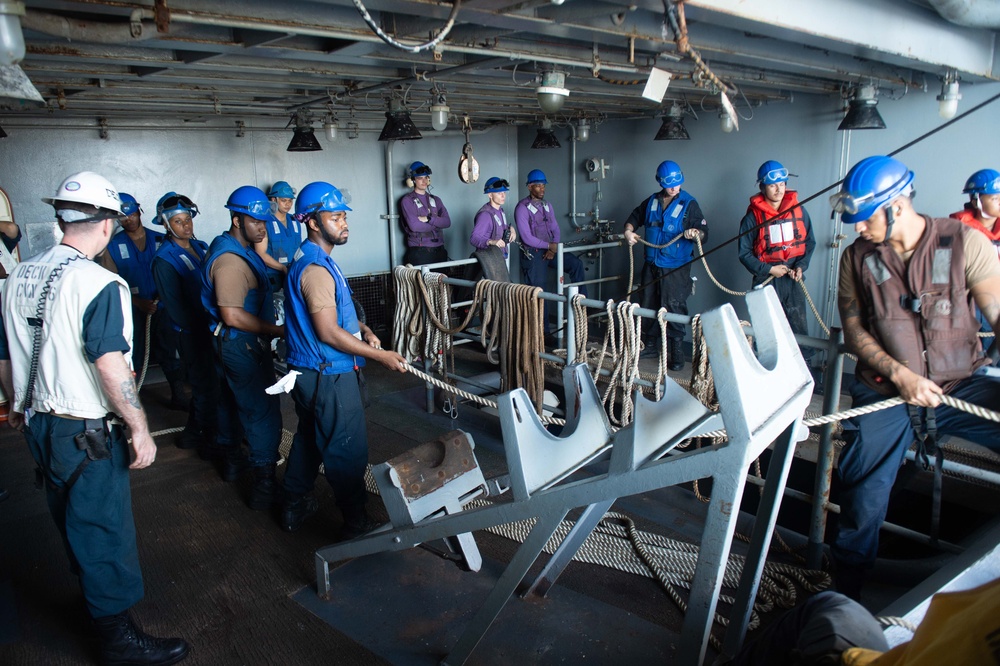 USS Ronald Reagan (CVN 76) conducts fueling-at-sea with USS Robert Smalls (CG 62)