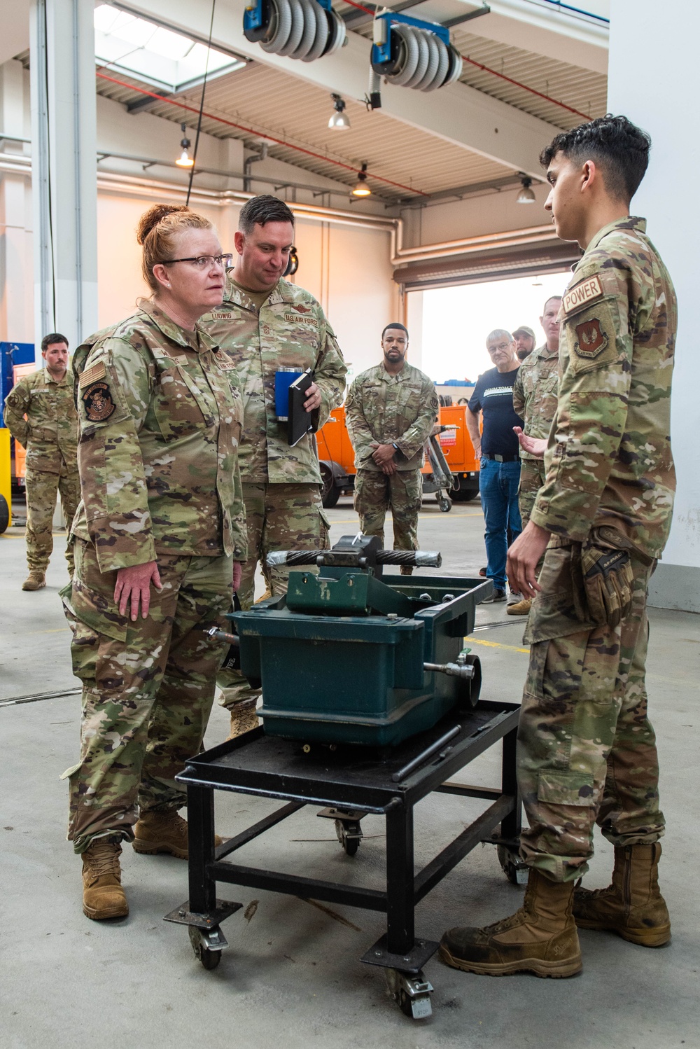 86 AW commander engages with 86 CEG during immersion experience