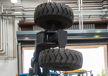 86 AW commander engages with 86 CEG during immersion experience