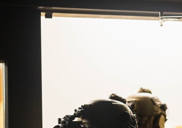 1st Recon. Bn. conducts raid exercise