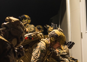 1st Recon. Bn. conducts raid exercise