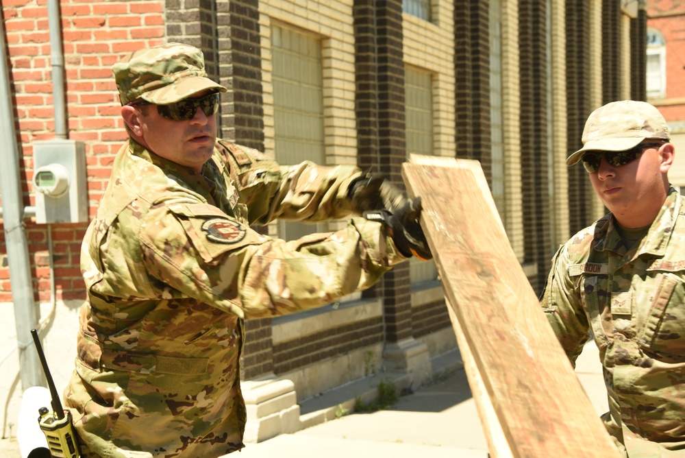 Zumo and Gordon load debris