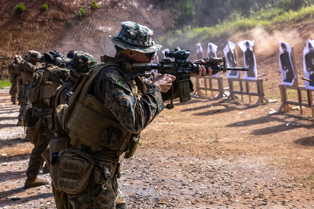   3/2 Executes Live Fire Short Bay Range