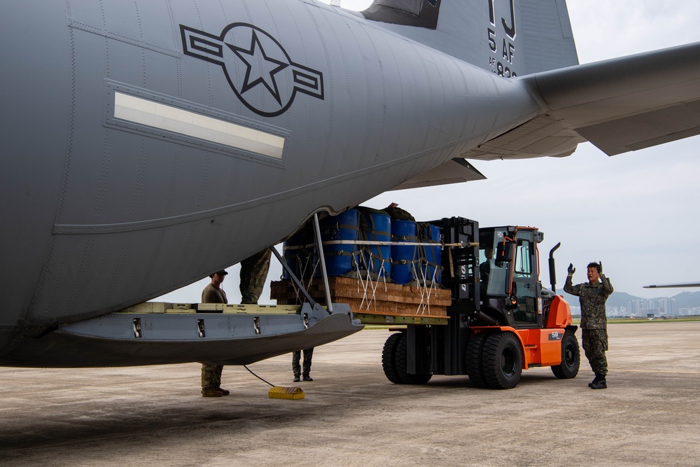 US, ROKAF conduct training to enhance tactical airlift capabilities