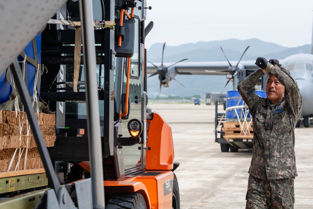 US, ROKAF conduct training to enhance tactical airlift capabilities