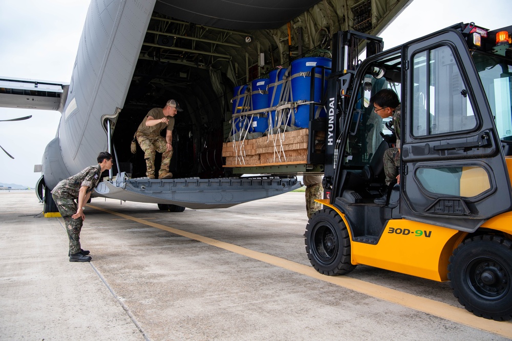 US, ROKAF conduct training to enhance tactical airlift capabilities