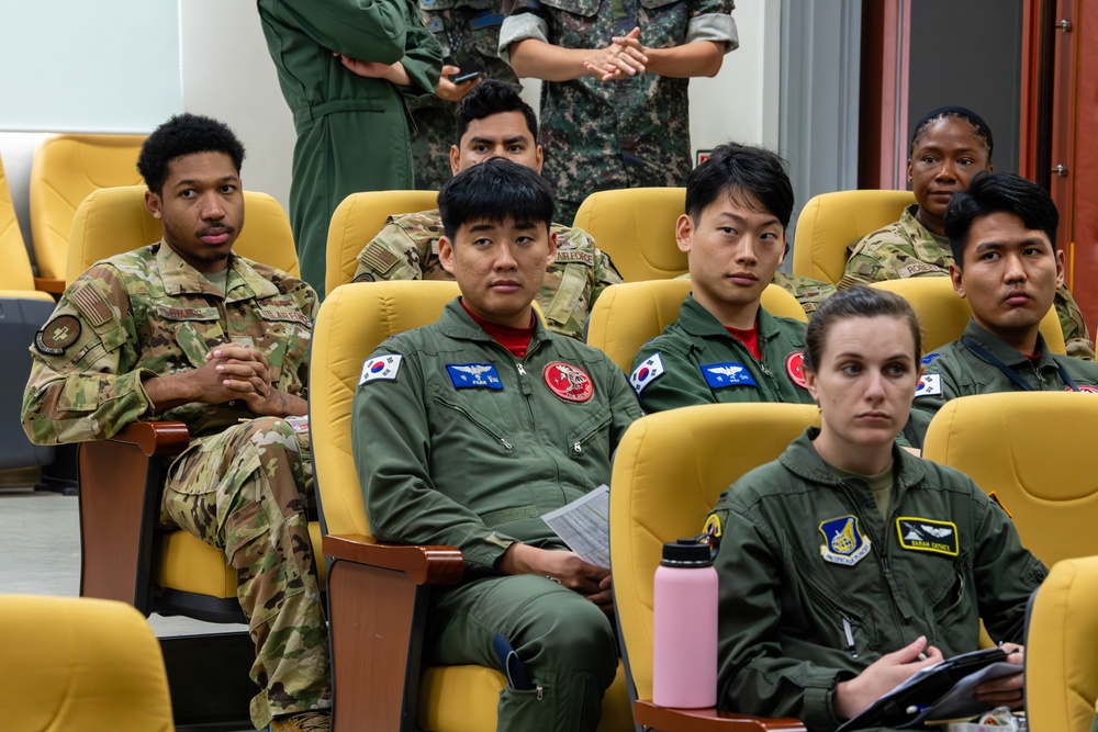 US, ROKAF conduct training to enhance tactical airlift capabilities