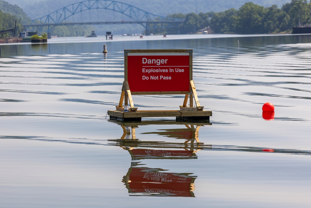 Corps installs navigation safety signs on Monongahela River