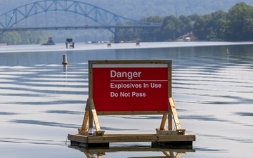 Corps installs navigation safety signs on Monongahela River