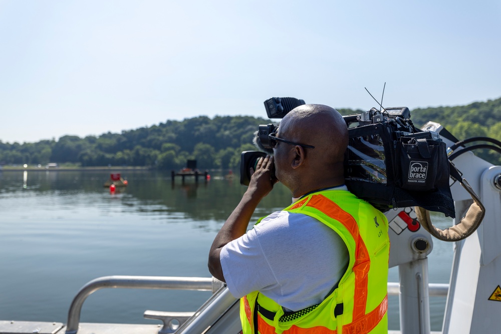 Corps installs navigation safety signs on Monongahela River