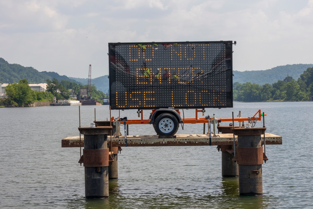 Corps installs navigation safety signs on Monongahela River