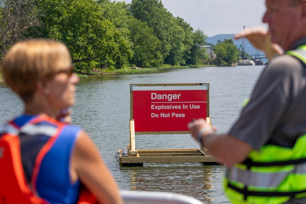 Corps installs navigation safety signs on Monongahela River