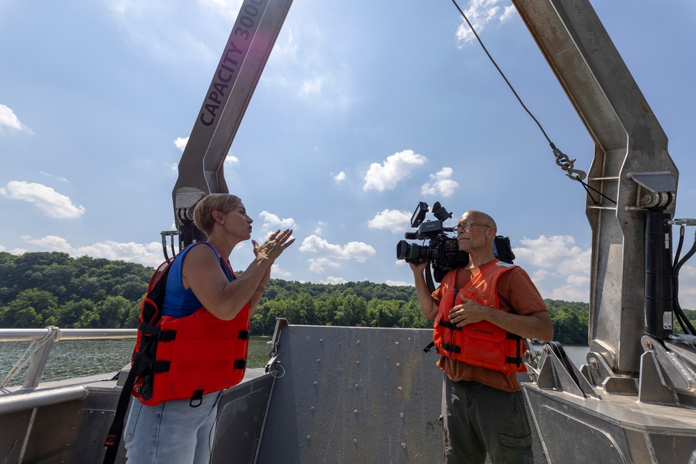 Corps installs navigation safety signs on Monongahela River