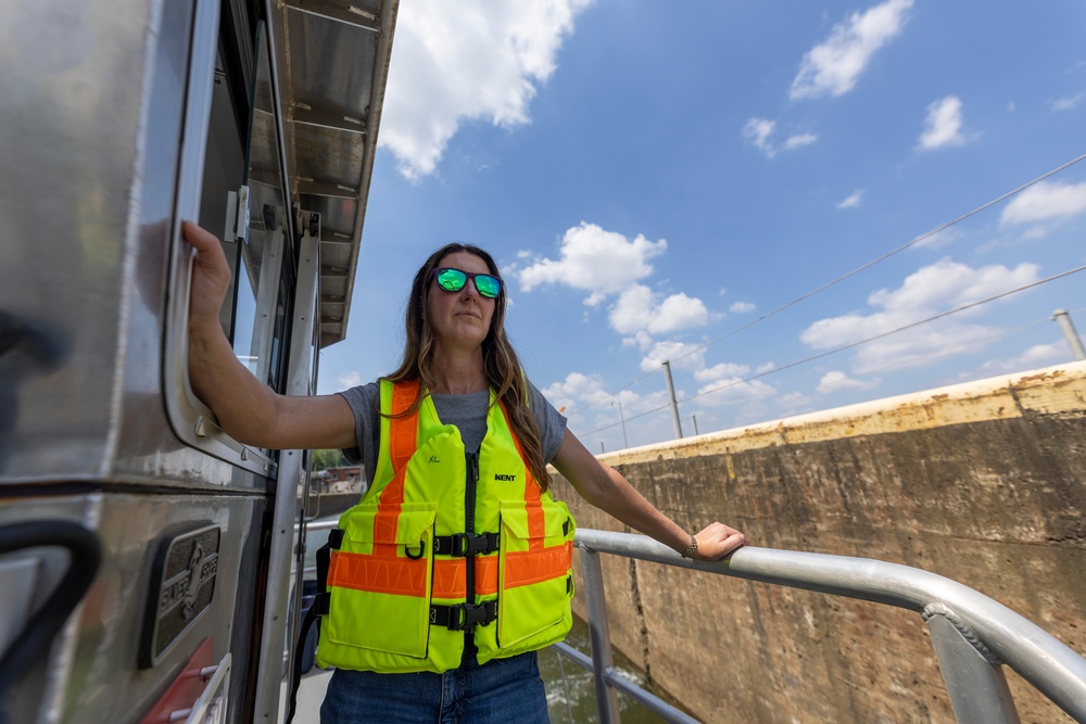 Corps installs navigation safety signs on Monongahela River